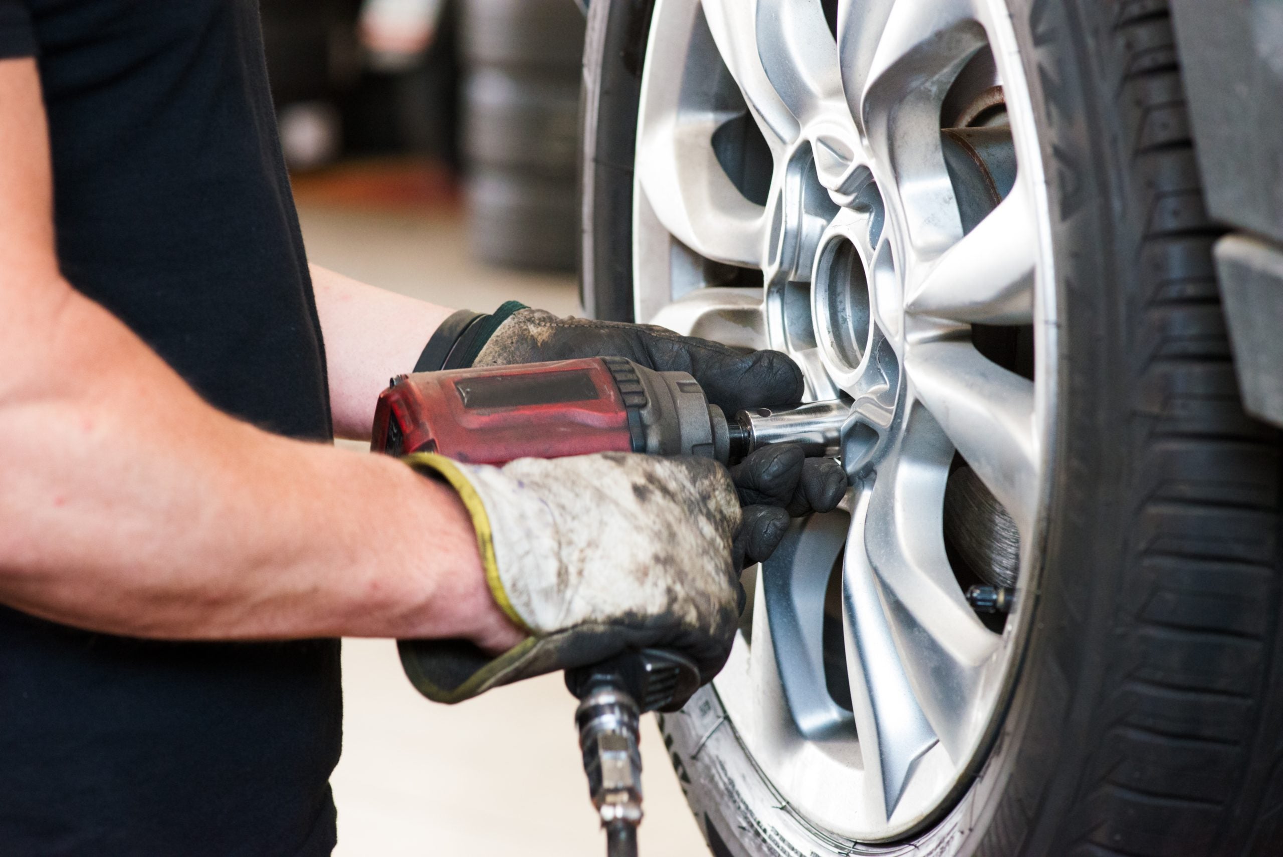 removing bolt from a wheel using pneumatic gun, tire replacement