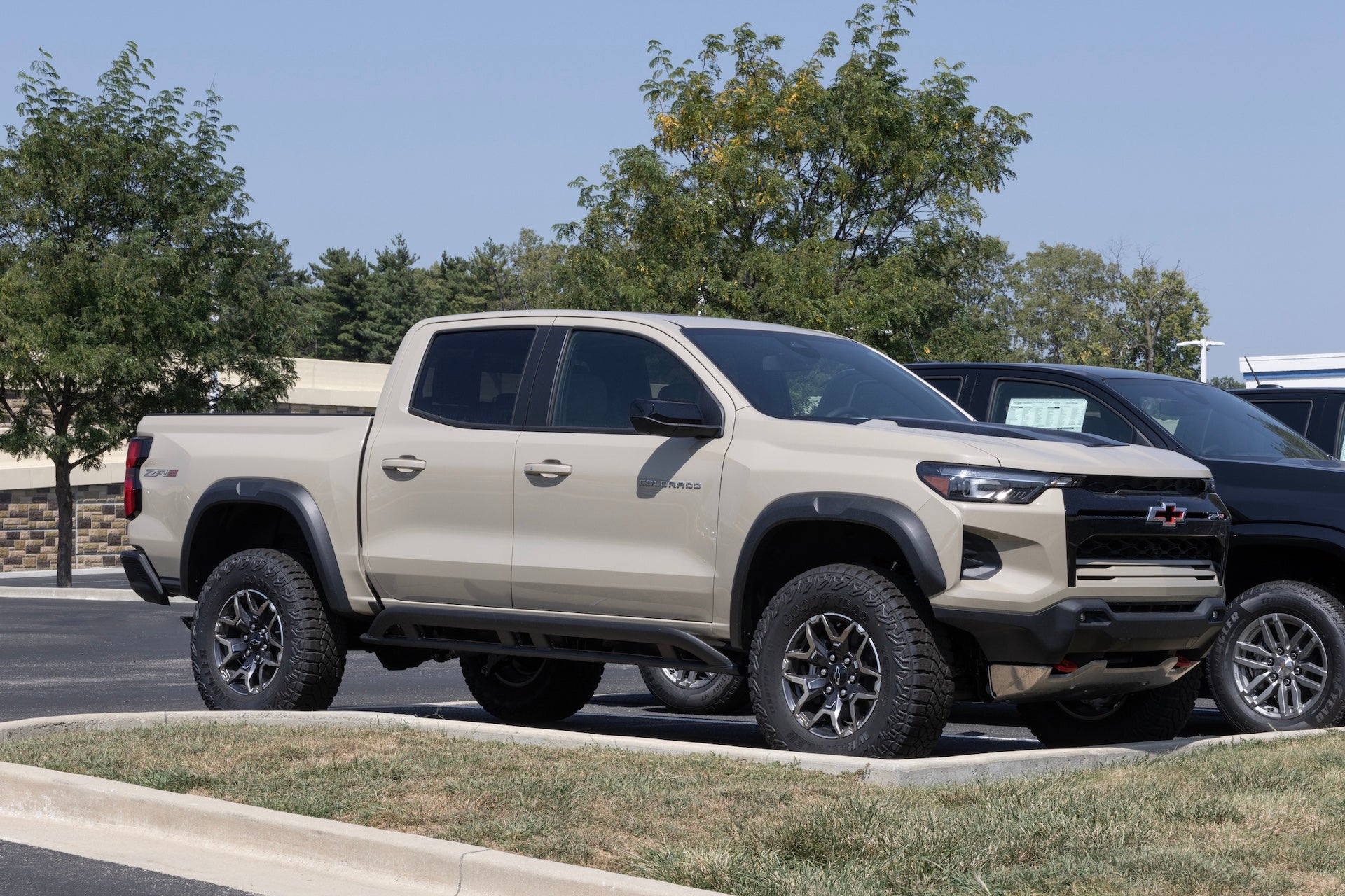 Chevrolet Colorado 4WD ZR2 Crew Cab Pickup display. Chevy offers the Colorado with a 2.7L Turbomax engine. MY:2024