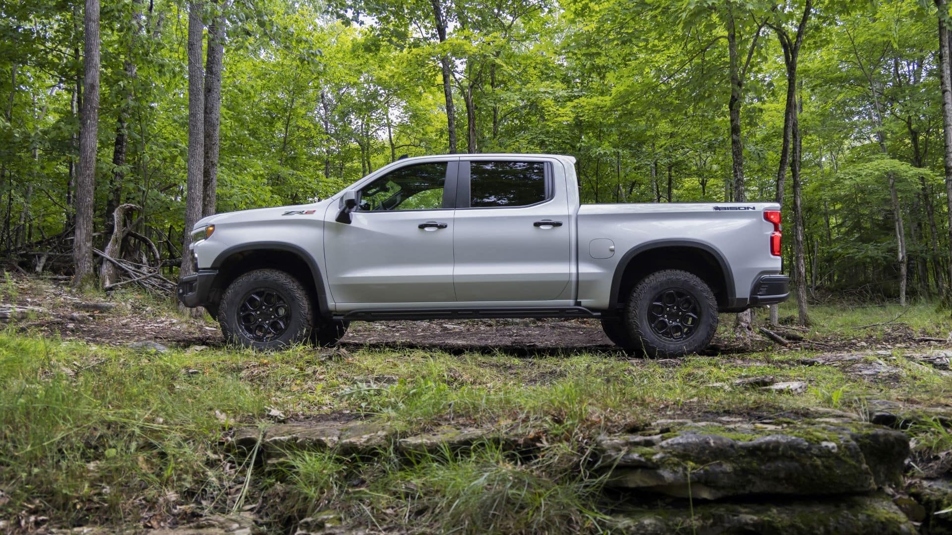 2024 gmc sierra vs chevy silverado