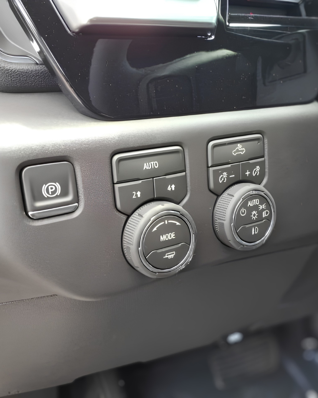 Four wheel drive mode selector in a Chevy Silverado cabin.