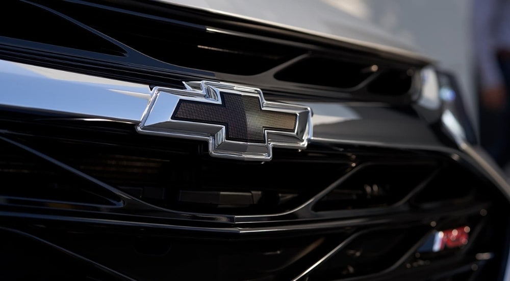 A close up shows the bowtie badge on a grey 2019 Chevy Cruze RS.
