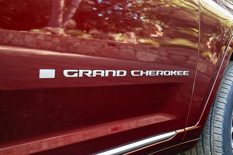 2026 Jeep Grand Cherokee logo side of vehicle