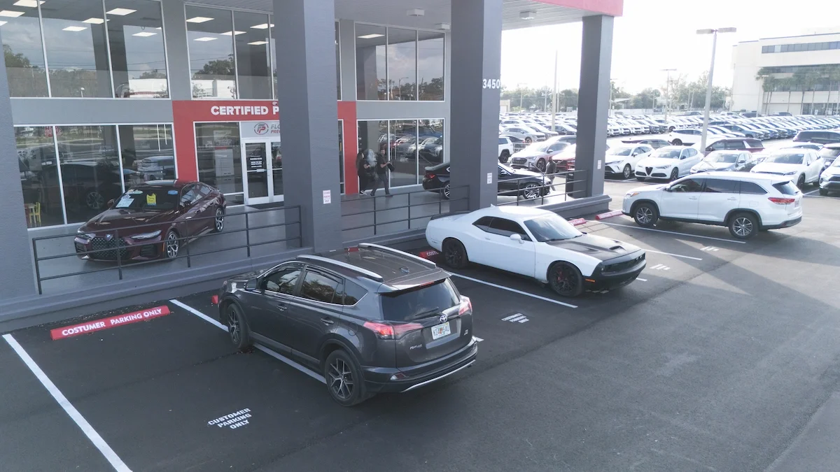 Carros usados baratos Toyota in Orlando at Florida Preowned — Corolla, Camry and RAV4, 125-point inspected, 3450 West Colonial Drive