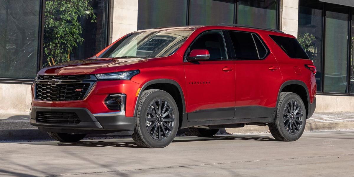 2023 Red Chevrolet Traverse