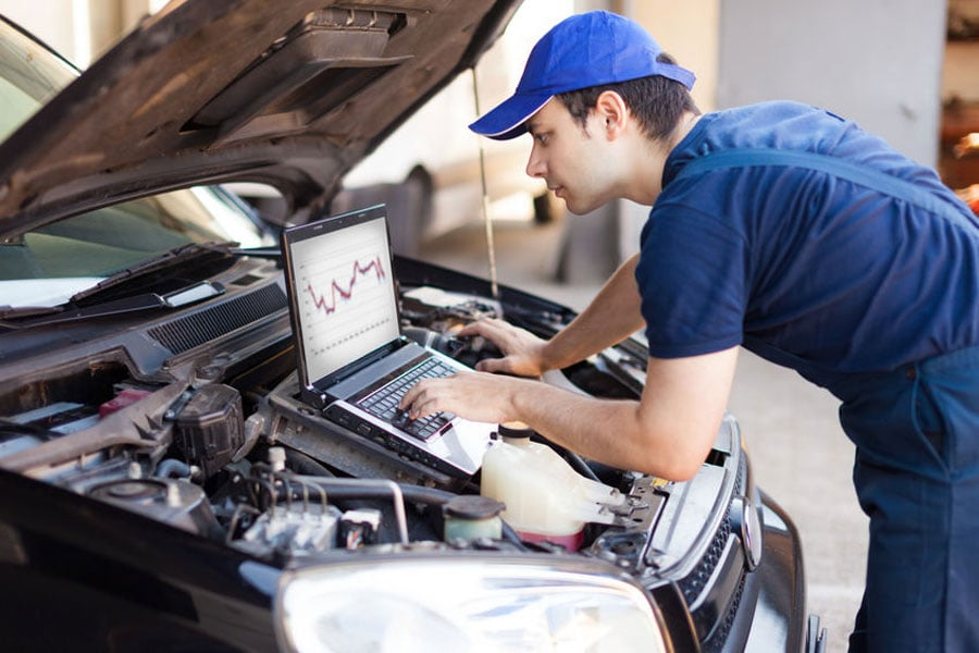 expert car technician