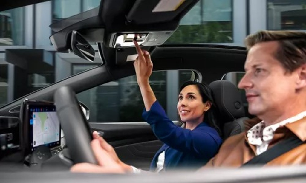 Volkswagen ID.4 with man and women