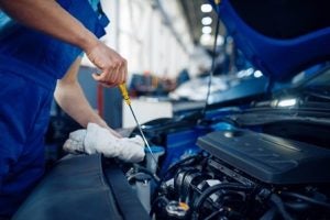 Image of a tech preforming an oil change