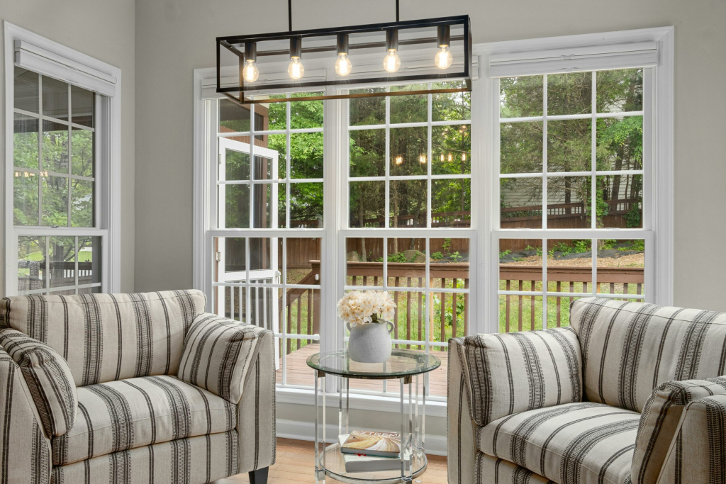 How to Choose the Right Type of Glass for Your Replacement Windows for Reno