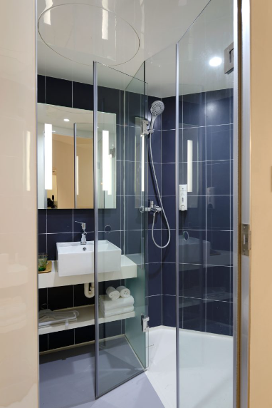 Types of Custom Shower Glass Doors and Tub Enclosures