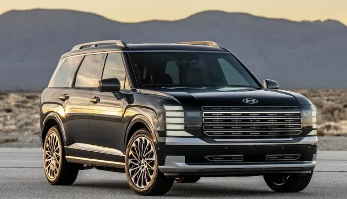 Hyundai Palisade driving on a winding road