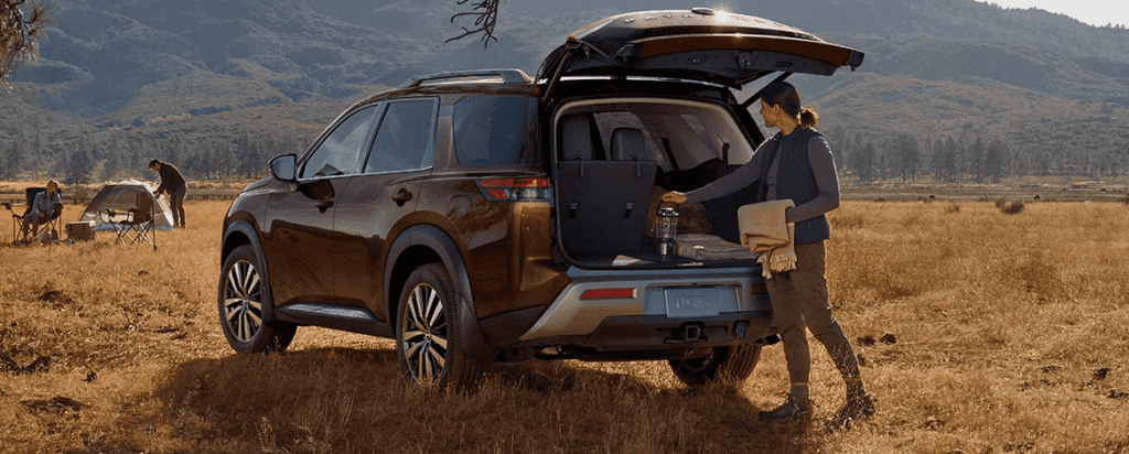 2022 Nissan Pathfinder Cargo Banner