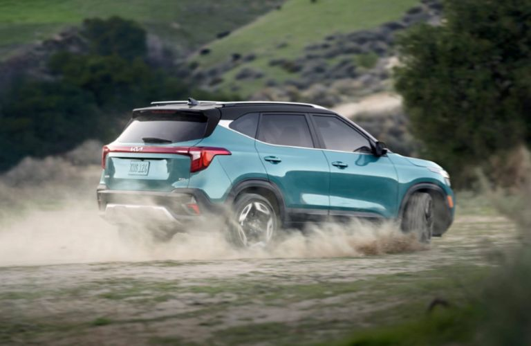 rear quarter view of the 2024 Kia Seltos