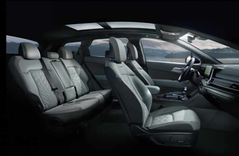 The side view of the seats in the 2023 Kia Sportage. 