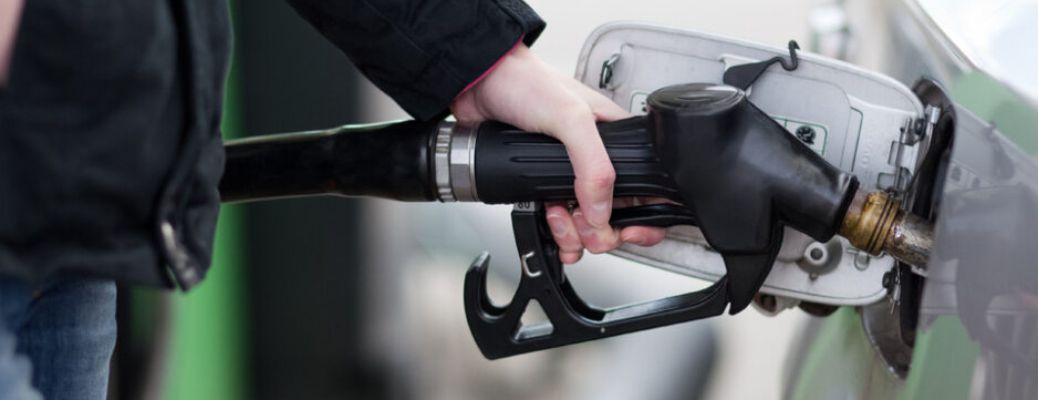 a hand fuelling a car