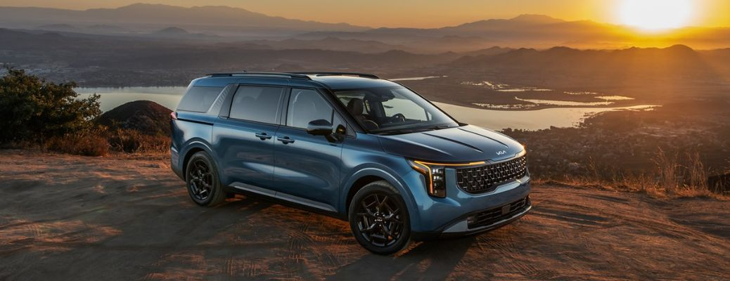 front quarter and side view of the 2025 Kia Carnival at sunset