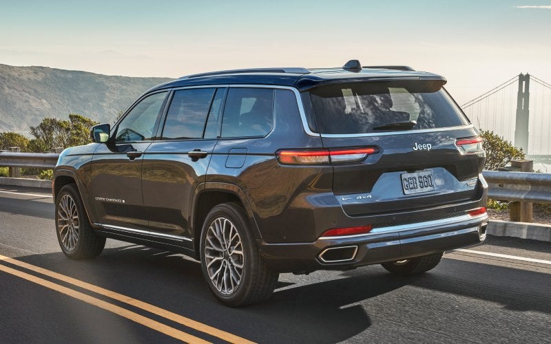 Can the 2025 Jeep Grand Cherokee L fit three car seats and still allow easy third-row access near Clear Lake, TX?