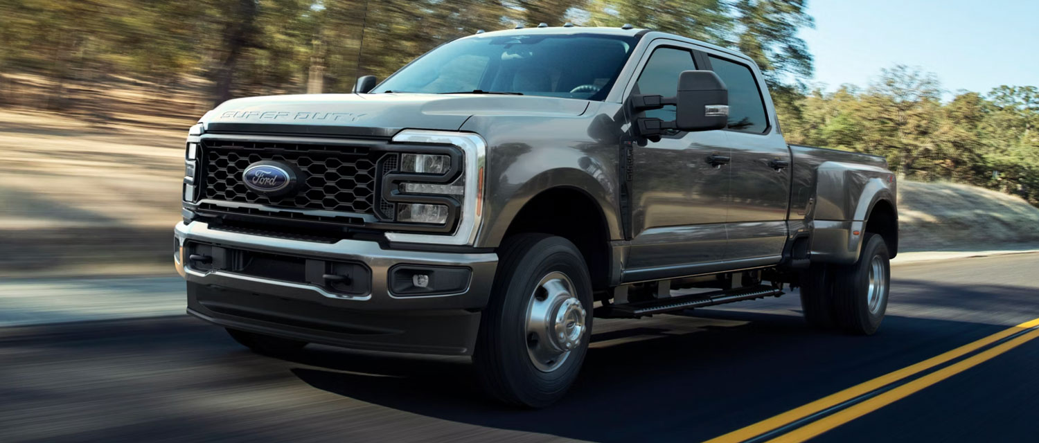 Gas vs diesel truck comparison highlighting towing power, fuel efficiency, and usage differences.

