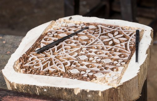Craftsmen gallery with handmade art.