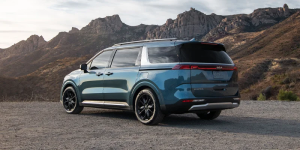 A blue 2024 Kia Carnival parked off-road near Orangeburg, South Carolina.