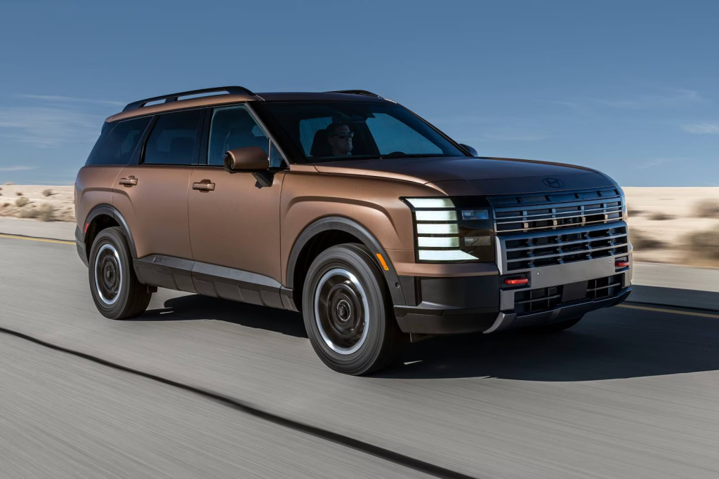 Dark blue 2026 Hyundai Palisade on a red carpet after winning AJAC Canadian Utility Vehicle of the Year