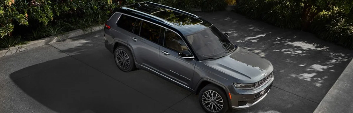 Silver Jeep Grand Cherokee L