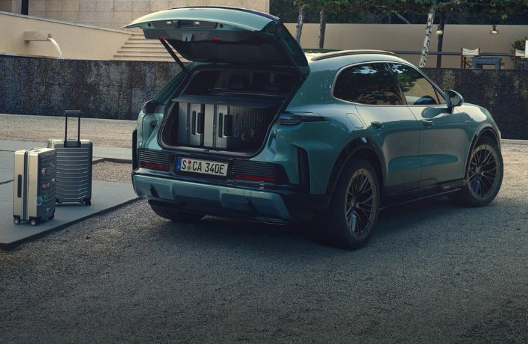Cayenne Electric filled with luggage