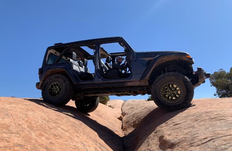 Side View of the 2021 Jeep Wrangler.