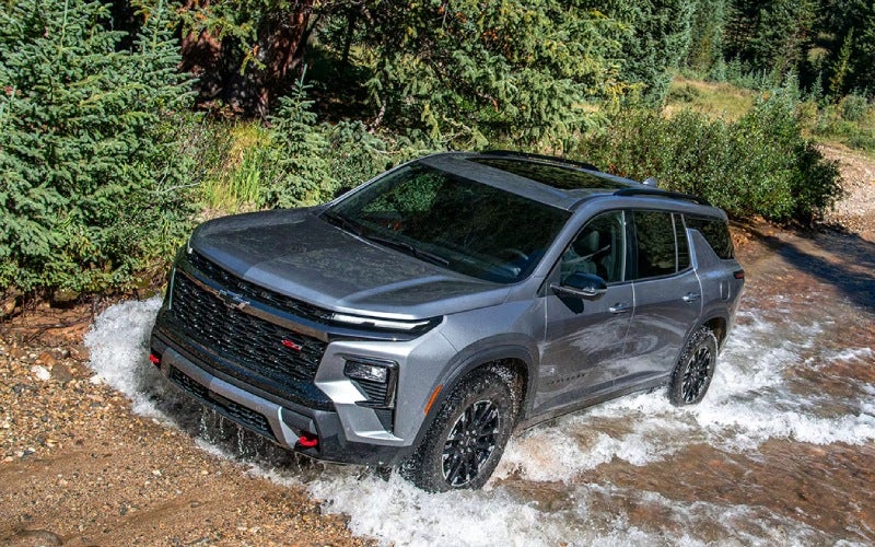 Which three-row SUV has the most cargo space for families around Washington, IA: the 2026 Chevrolet Traverse or 2026 Hyundai PALISADE?