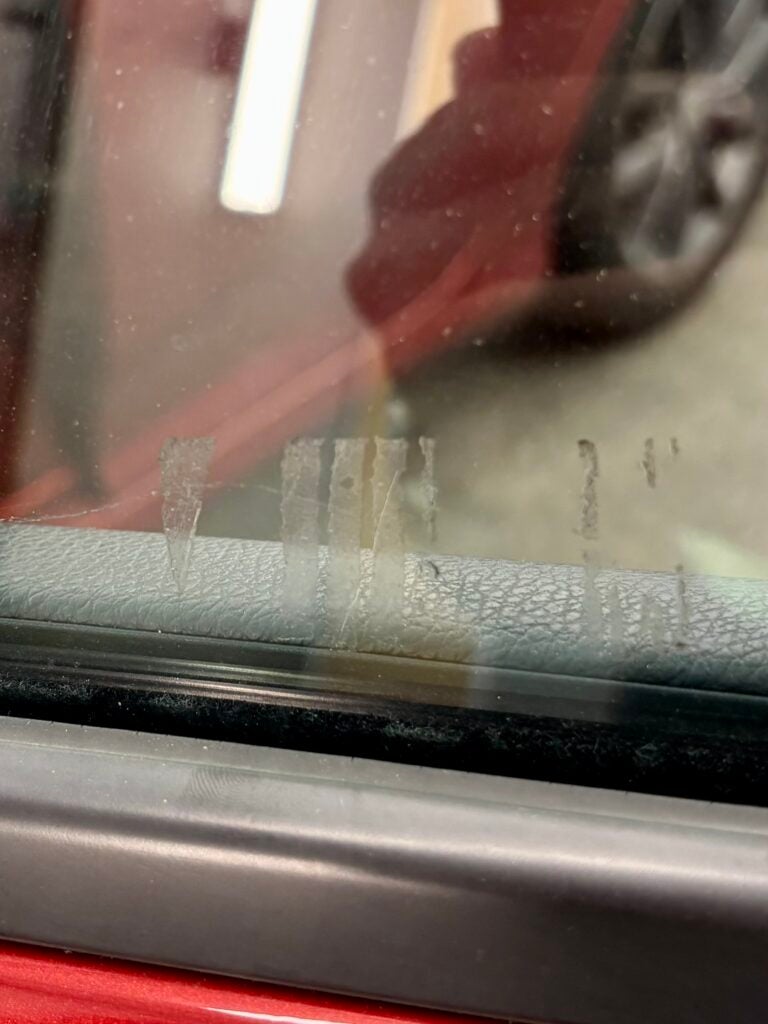 Can Window Tint Be Removed? The Process of Tint Removal and Replacement
