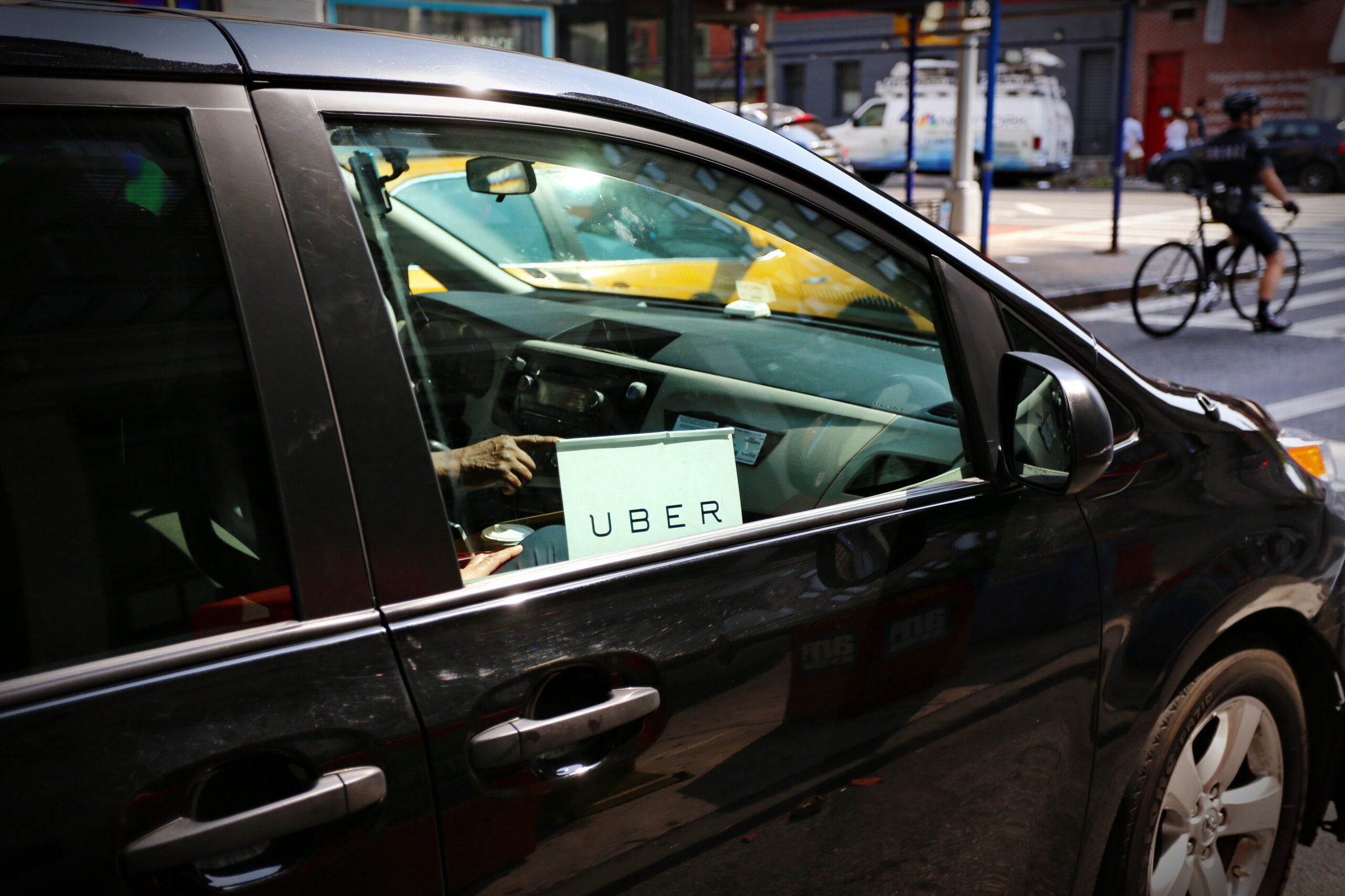 how-to-spot-a-fake-uber-or-lyft-driver-scaled-1