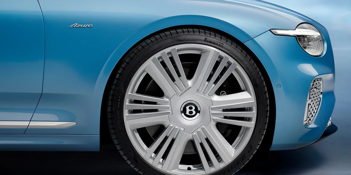 Side profile of the Continental GT Azure coupe in Veridian