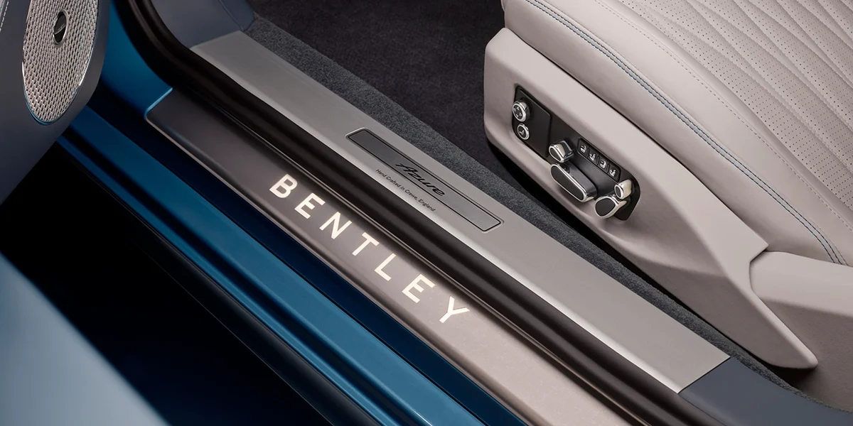 Illuminated Bentley treadplate in the Continental GT Azure
