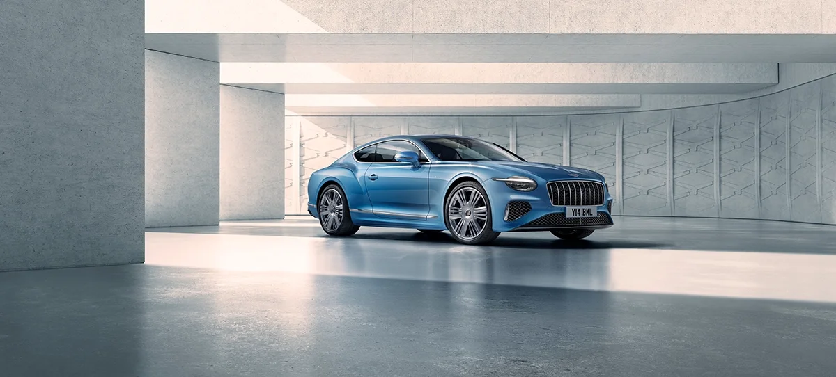 Front three-quarter view of the Continental GT Azure in Veridian