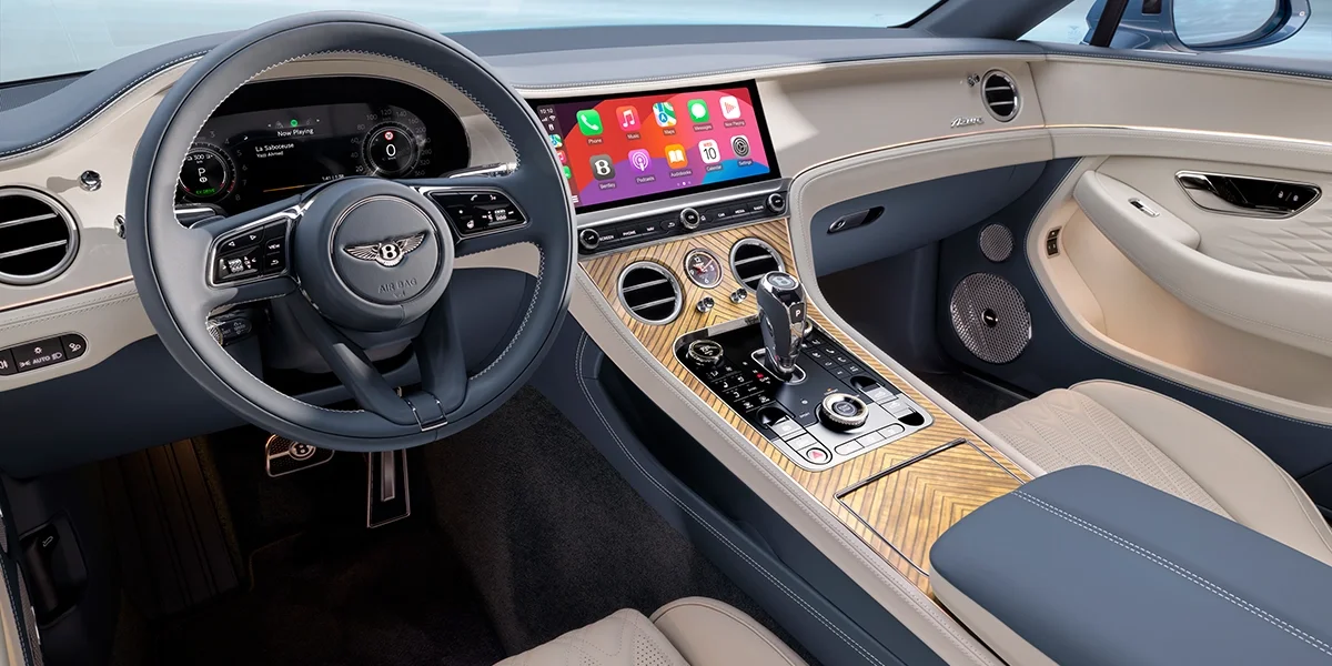 Continental GT Azure cockpit with Linen and Cumbrian Green leather