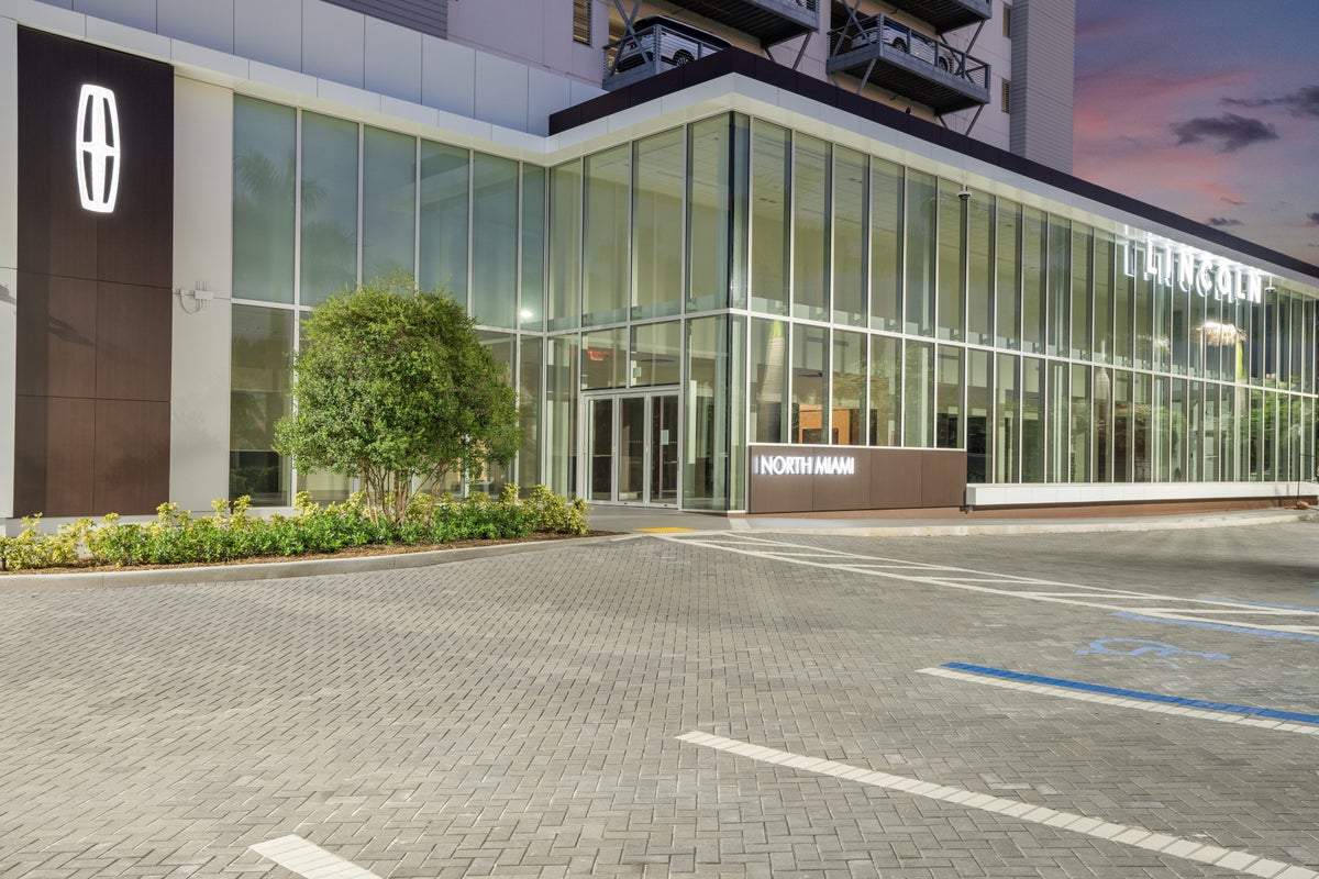 Exterior of the Lincoln North Miami showroom in the evening
