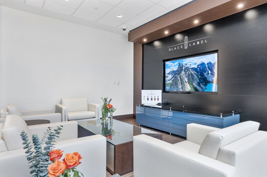 Lincoln North Miami dealership at 2300 NE 151st Street
