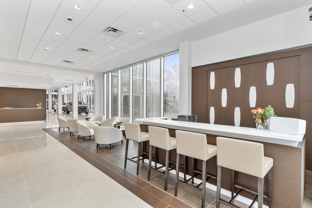 Lincoln North Miami showroom