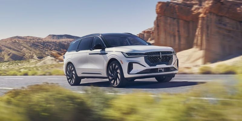 2025 Lincoln Nautilus design