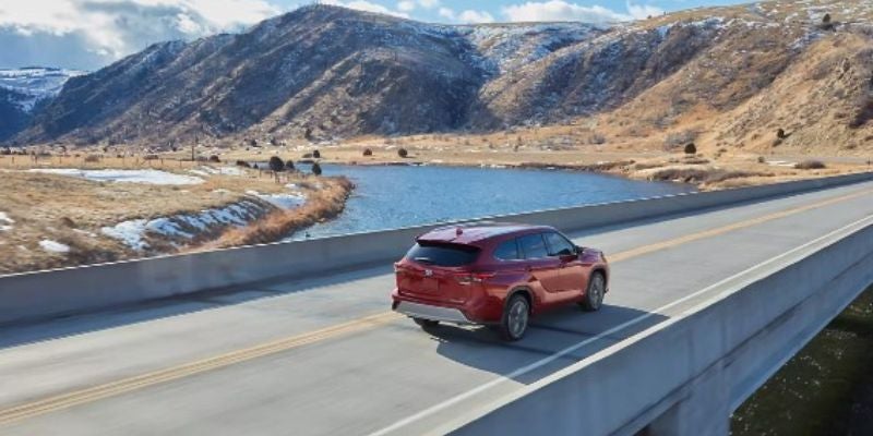  2023 Toyota Highlander Hybrid performance