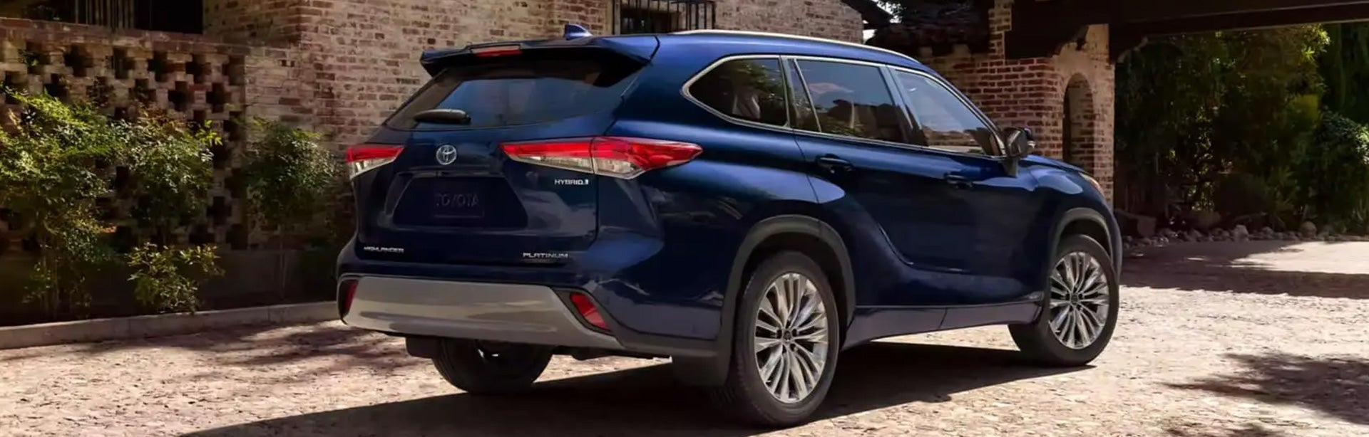 2023-highlander-hybrid-header