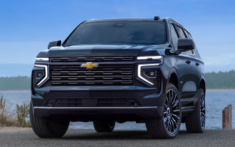 Which full-size SUV offers better hands-free towing confidence around Lewistown, MT — the 2026 Chevrolet Tahoe or the 2026 Ford Expedition?