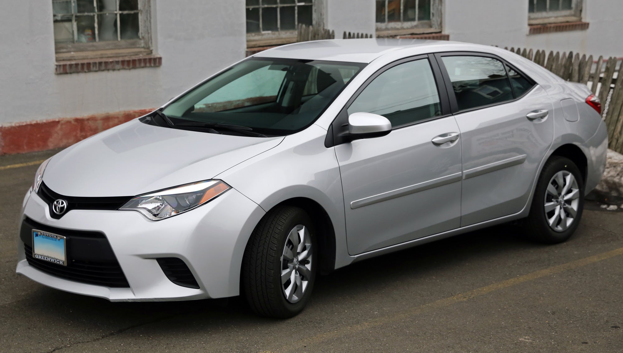 2014_Toyota_Corolla_1.8_LE_(ZRE172),_front_left