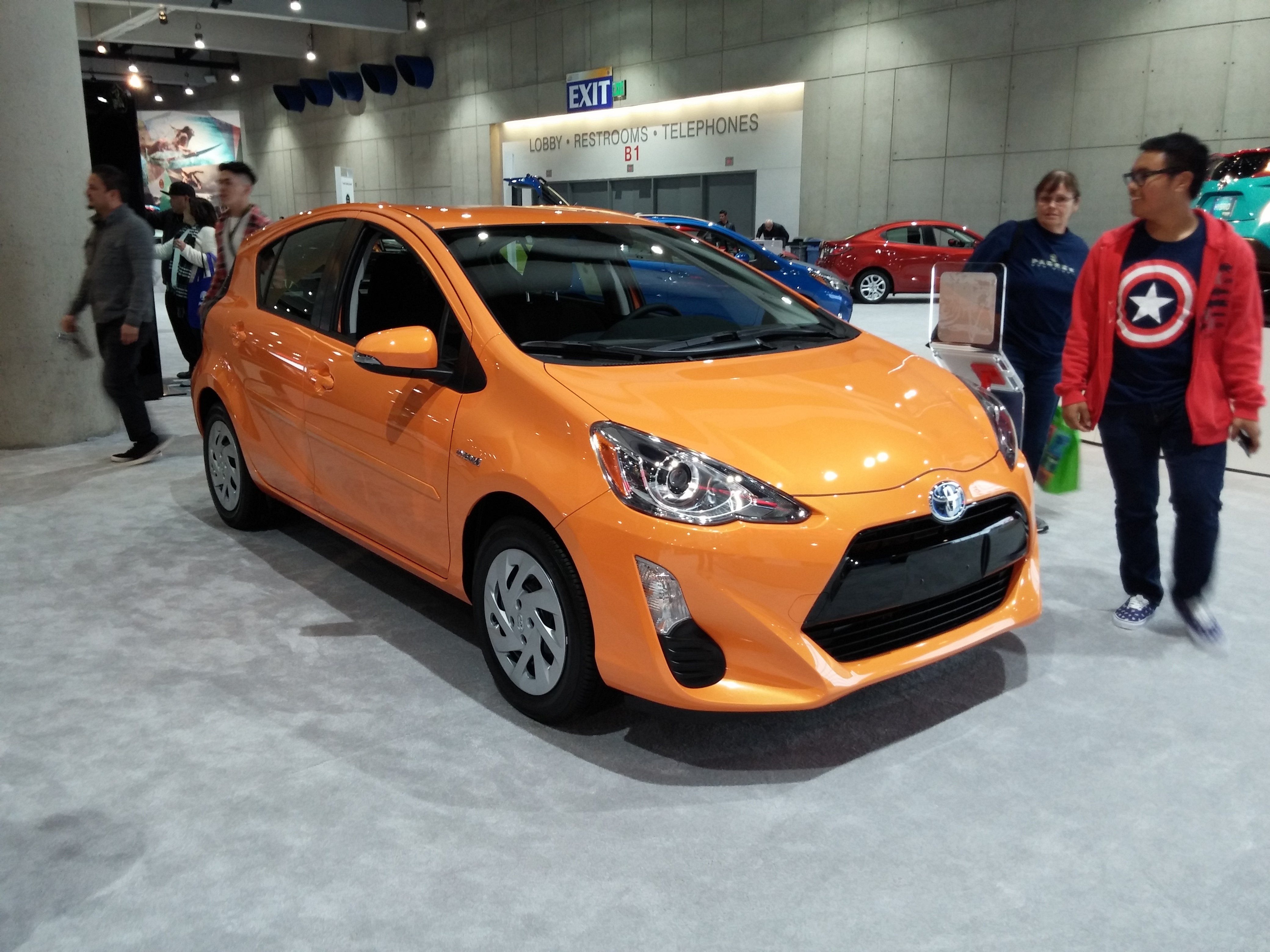 Toyota_Prius_C_2017