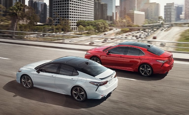 2018-Toyota-Camry-TwoCars