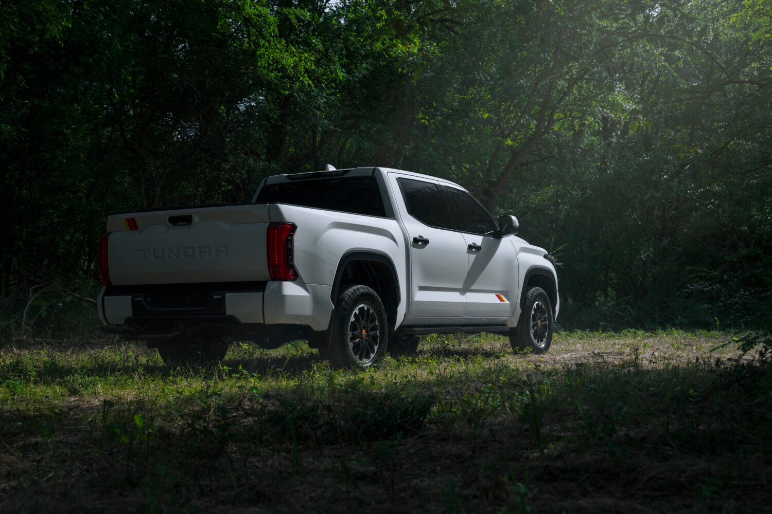 2026_Toyota_Tundra_TRD_Rally_Package_001-1500x1000