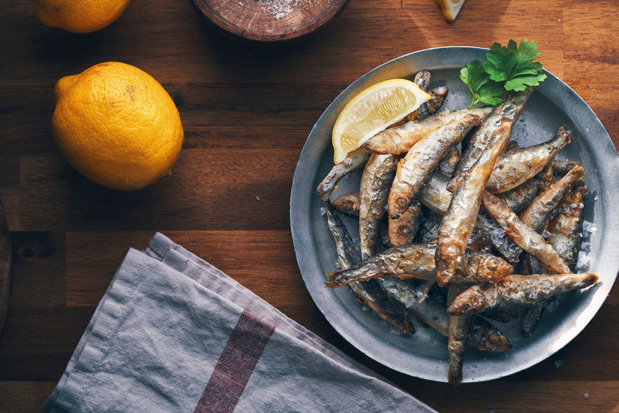 Crispy Smelt Fish with Fresh Lemon
