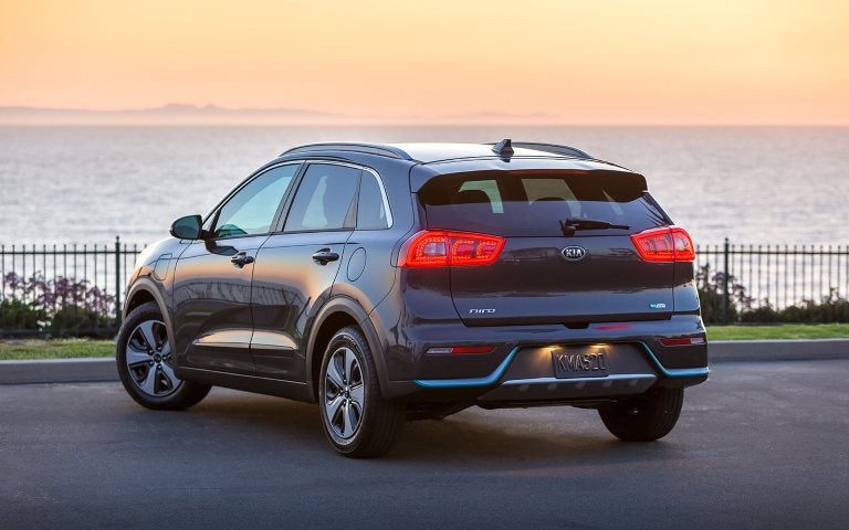 2018-Kia-Niro-Plug-In-Hybrid-Parked
