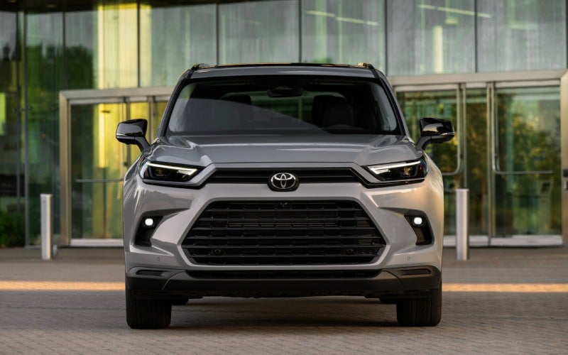 Can the 2026 Toyota Grand Highlander Tow a Family Boat to Lake Pueblo from Pueblo, CO?