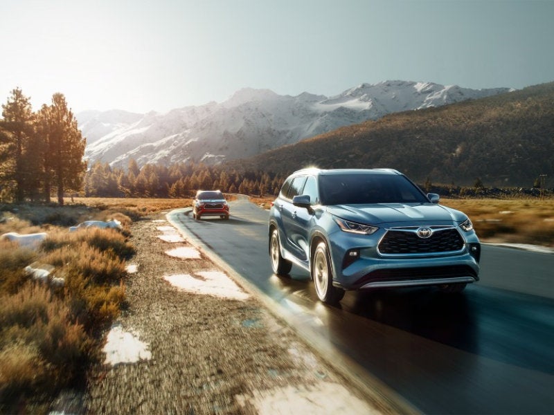 Review 2024 Toyota Highlander Hybrid near Florence CO