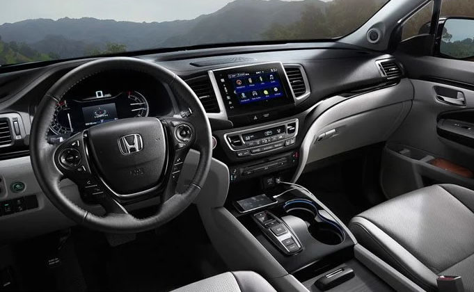 Interior of the Honda Pilot } Rydell Honda of Grand Forks